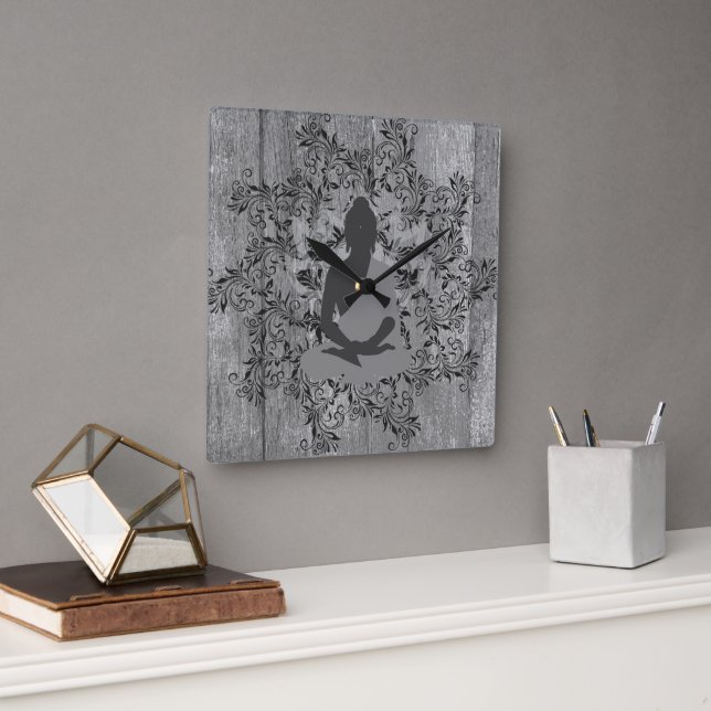 Buddha auf dem Rustikalen Wald, schwarzer Blättert Quadratische Wanduhr (Büro)