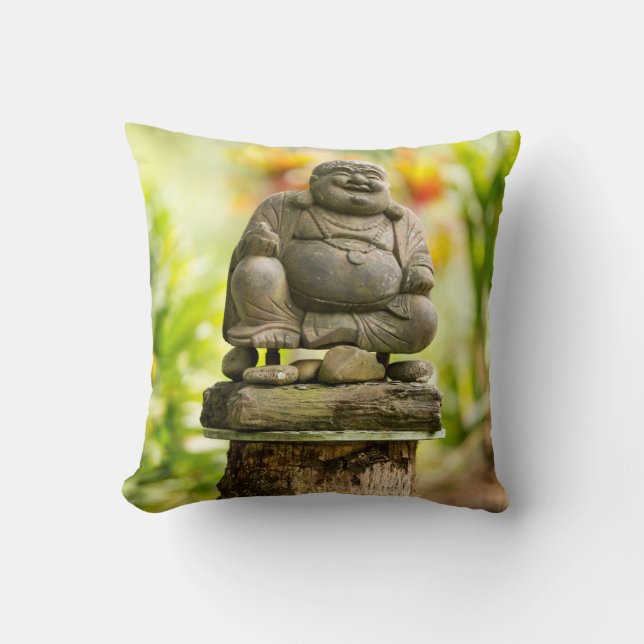 Buddha im hawaiischen Garten-Wurfskissen Kissen (Vorderseite)