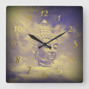Buddha in farbigen Wolken mit künstlicher Sonne Quadratische Wanduhr