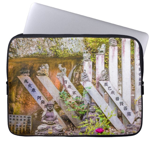 Buddha-Statuen am Senko-ji-Tempel Laptopschutzhülle (Vorderseite)