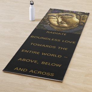 Buddhaporträt und -zitat strahlen grenzenlose yogamatte
