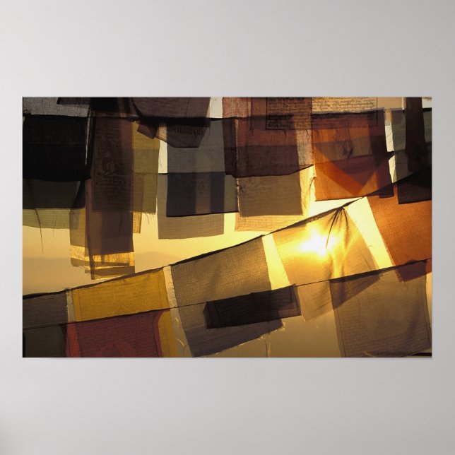 buddhistische Gebetsflaggen bei Sonnenuntergang, Poster (Vorne)