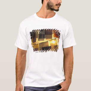 buddhistische Gebetsflaggen im Sonnenuntergang, T-Shirt