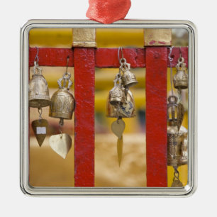 Buddhistische Glocken im Doi Suthep Tempel Ornament Aus Metall