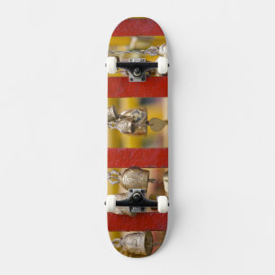 Buddhistische Glocken im Doi Suthep Tempel Skateboard