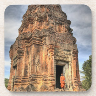 Buddhistischer Mönch steht im Eingangsbereich eine Untersetzer