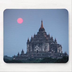 Buddhistischer Tempel bei Sonnenuntergang Mousepad
