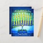 Budget Blue Hanukkah Menorah Shine Bright Card<br><div class="desc">"Shine hell die ganze Saison lang." Weiße Kalligraphie-Schrift und eine künstlerische, nahe Foto-Illustration einer hellen, farbenfrohen, blauen Menorah helfen Ihnen, den Urlaub von Hanukkah zu beginnen. Genießen Sie die Wärme und Freude der Urlaubssaison, wenn Sie diese atemberaubende, farbenfrohe Hanukkah Budget Grußkarte schicken. Passende Umschläge, Aufkleber, Totbeutel, Packpapier, Serviertablette und andere...</div>