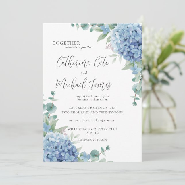 Budget Blue Hydrangea Floral Elegant Wedding Einladung (Stehend Vorderseite)