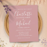 Budget Dusty Rose Chic Script Einladung<br><div class="desc">Mit seinen charakteristischen Stilnamen kann diese elegante,  preiswerte,  staubige Hochzeitseinladung zur Rose mit Ihren Informationen in schicken Buchstaben personalisiert werden. Entwickelt von Thisisnotme©</div>