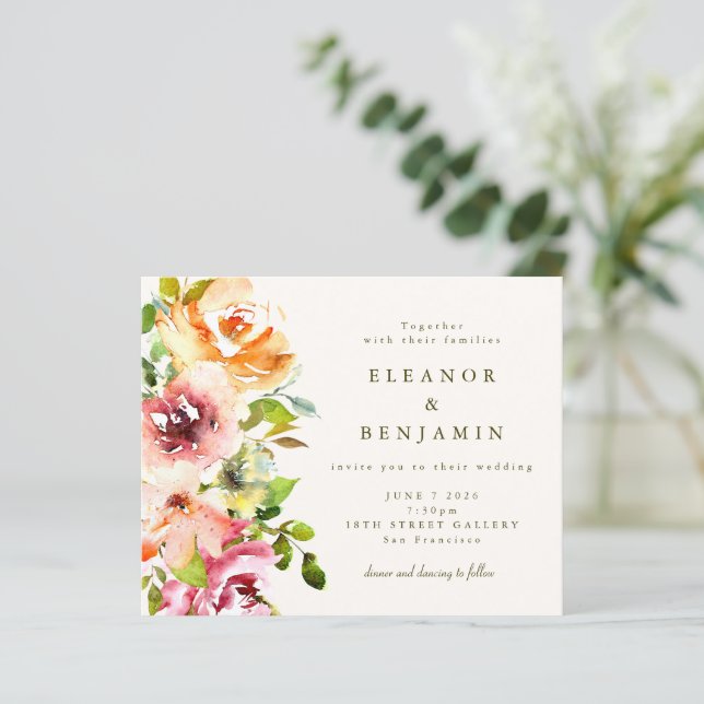 Budget Elegant Burgundy Floral Wedding Einladung (Stehend Vorderseite)