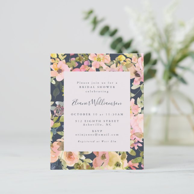 Budget Elegante Navy Floral Brautparty Einladung (Stehend Vorderseite)