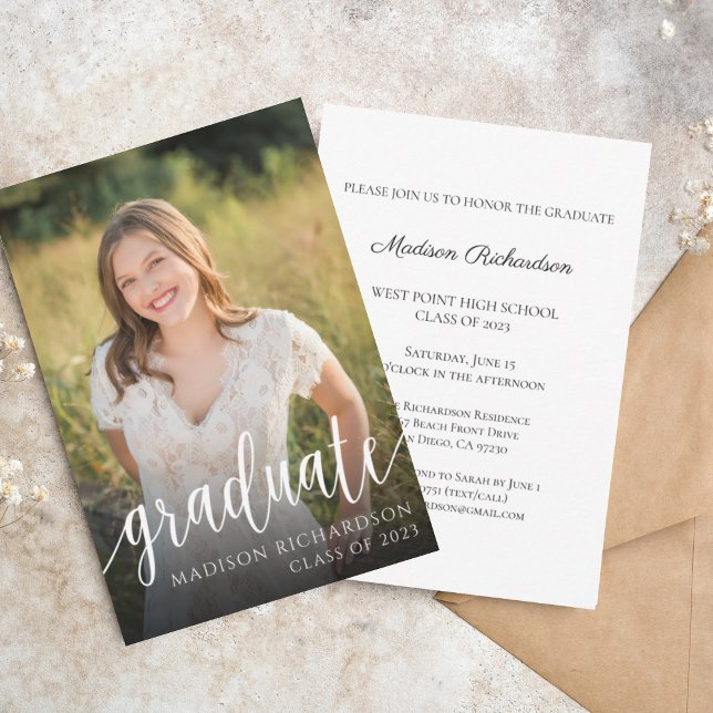 Budget Elegante Script Graduate Foto Ankündigung (Von Creator hochgeladen)