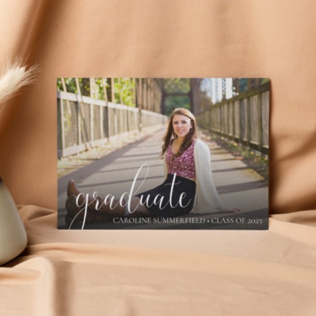 Budget Elegante Script Typografie Foto Grad Party Einladung (Von Creator hochgeladen)