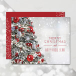Budget Elegante Weihnachtsbaumkarte<br><div class="desc">Kleine elegante 4, 5" x 5, 6" Flachgrusskarten mit einem wunderschön dekorierten Weihnachtsbaum mit einem Gruß auf der Vorderseite und Ihrer Personalisierung und Namen auf der Rückseite. Diese erschwinglichen Karten werden auf 110 lb Papier gedruckt, das in 3 Größen erhältlich ist. **WEISSE UMGEBUNGEN SIND OPTIONAL AUF DER BESTELLSEITE. Achten Sie...</div>