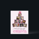 Budget Foto Frohe Weihnachten Pink Weihnachten Postkarte<br><div class="desc">Niedlich rosa und lila Weihnachtsbaum,  der mit Ihren eigenen Fotos zubereitet wurde,  machen diese preisgünstige Postkarte zu einem idealen Ort für Ihren Familienurlaub. "Frohe Weihnachten" extravagantes Drehbuch & Typografie in der Koordination der Farben von Fotorahmen. Hübscher festlicher rosa Glitzer-Stern auf diesem Foto schließt diese süße Postkarte ab.</div>