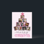 Budget Foto Frohe Weihnachten Pink Weihnachten Postkarte<br><div class="desc">Niedlich rosa und lila Weihnachtsbaum,  der mit Ihren eigenen Fotos zubereitet wurde,  machen diese preisgünstige Postkarte zu einem idealen Ort für Ihren Familienurlaub. "Frohe Weihnachten" extravagantes Drehbuch & Typografie in der Koordination der Farben von Fotorahmen. Hübscher festlicher rosa Glitzer-Stern auf diesem Foto schließt diese süße Postkarte ab.</div>