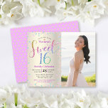 Budget Foto Sweet 16 Rainbow Glitzer Gold Einladun<br><div class="desc">"Happy Sweet 16". Senden Sie diese atemberaubende, funkelnd, mädchenhafte, festliche, moderne, personalisierte, maßgeschneiderte Foto-Party Einladung für eine Veranstaltung, an die Sie sich erinnern können. Rainbow Glitzer Schrift Typografie und festlich türkisfarben, lila Rosa- und Goldkonfetti, überlagern eine Champagnergold-Folie metallischer Hintergrund auf der verlassen Hälfte der Karte. Ein Foto des Geburtstagsmädchens ist...</div>