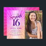 Budget Foto Sweet 16 Rosa Orangen Gradient Einladu<br><div class="desc">"Alles Gute zum 16. Geburtstag". Senden Sie diese coole boho Retro, Budget personalisierte Foto Party Einladung für eine Veranstaltung zu erinnern. Auf der links Seite, lustig, trendig, kühn dunkelrosa und lila Typografie mit moderner Sans Serif Typografie überlagert einen Hintergrund von Pop hellorangen und rosa Ober-Farbradien mit weißen Punkten. Ein Foto...</div>