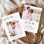 Budget Hochzeit Save the Date Foto Minimalistisch  Flyer<br><div class="desc">Budget Hochzeit Speichern Sie die Datumskarten,  die ein Foto auf der Vorder- und Rückseite haben. Die Save the Date-Karten enthalten eine moderne,  handgeschriebene,  kursive Schriftzeichen-Typografie,  die elegant,  einfach und modern nach einem einfachen Hochzeitstag-Fest zu verwenden sind.</div>