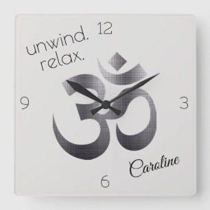 Budget Kauf, Textur-Effekt schwarzes Om-Symbol 10, Quadratische Wanduhr