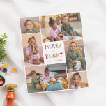 Budget Merry & Bright 6 Foto Weihnachtsfeiertag<br><div class="desc">Mit diesem "Merry & Bright" Weihnachts Foto Budget Card Design erleben Sie die Magie der Urlaubssaison. Dieses festliche und fröhliche Design präsentiert sechs individuelle Fotos, die in einer unterhaltsamen Collage angeordnet sind. In der Mitte, zwischen den Fotos, liest es "Merry Bright" in niedlicher und farbenfroher Typografie. Ihr Familienname und das...</div>