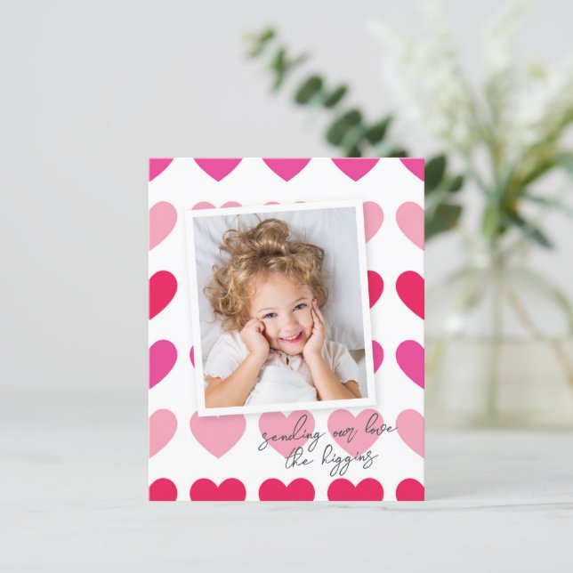 Budget Modern Hearts Foto Valentine's Day Card (Stehend Vorderseite)