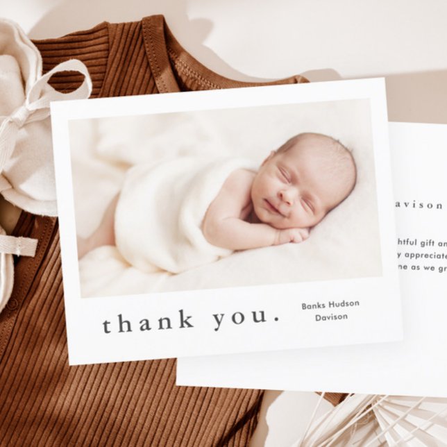 Budget moderne Photo Collage Carte de remerciement (Simple budget baby photo thank you card.)