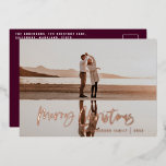 Budget Modernes Minimal Foto Bordeaux Weihnachten Folien Feiertagskarte<br><div class="desc">Budget Frohe Weihnachten moderne 1 Foto Weihnachtskarte. Modernes bordeauxfarbenes und weißes Urlaubsdesign. Skripttext mit einem modernen Rand. Handgemalte Polka dot spotty backer. Ändern Sie die Hintergrundfarbe,  um sie anzupassen.</div>