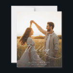 Budget Modernes Script Sunset Foto Hochzeiten Einl<br><div class="desc">Mit unserem modernen Script Sunset Foto Wedding Einladungen können Sie zeitlose Eleganz zu erschwinglichen Preisen genießen. Freuen Sie sich auf eine Hochzeitseinladung mit einem sanften,  romantischen Sonnenuntergang am Strand und einem eleganten Drehbuch.</div>