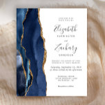 Budget Navy Blue Gold Agate Einladung Hochzeit<br><div class="desc">Die links Kulisse dieser eleganten, modernen Hochzeitseinladung besticht durch eine marineblau-blaue Aquarellgrenze mit vergoldetem Imitat-Glitzer. Der individuell anpassbare Text kombiniert handgeschriebene Holzkohle, Kupferplatte und kursiv Schriftart auf weißem Hintergrund. Der Rücken ist massiv dunkelmarineblau. HINWEIS: Umschläge sind nicht automatisch in diese Einladungen mit dem Budget eingeschlossen. Bitte denken Sie daran, die...</div>