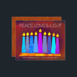 Budget Red Hanukkah Candles Peace Liebe Light Card<br><div class="desc">"Frieden, Liebe und Licht." Eine spielerische, moderne, künstlerische Abbildung von Boho Musterkerzen in einer Menorah hilft Ihnen, den Urlaub von Hanukkah zu beginnen. Die blauen Kerzen mit bunten Imitat-Folienmustern überlagern einen intensiv roten Backsteinhintergrund. Imitate Kupfer Diamantfolien auf einem Backstein roten Hintergrund für die Rückseite. Fühlen Sie sich die Wärme und...</div>