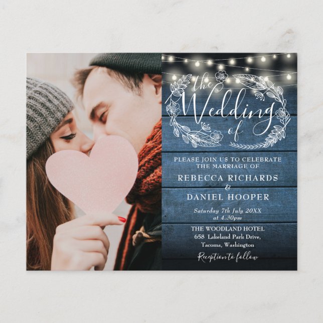 Budget Rustic Blue Wood Foto Hochzeit Einladung (Vorderseite)