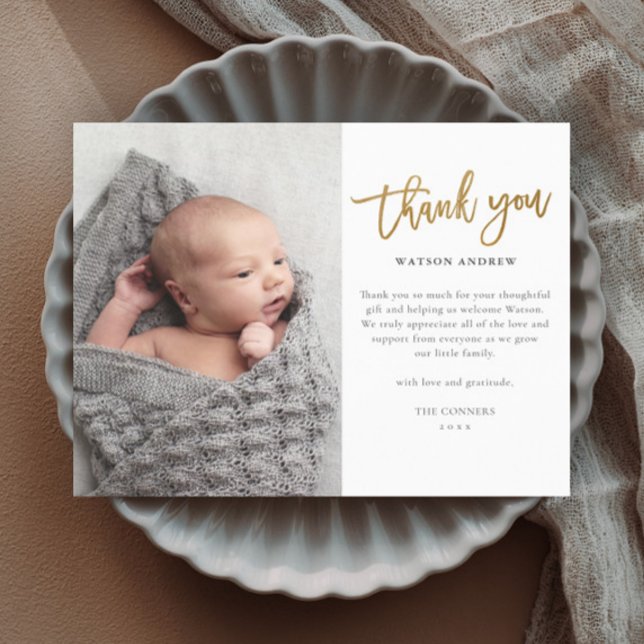 Budget Script Photo Carte de remerciements bébé (Modern gold script budget baby photo thank you cards.)