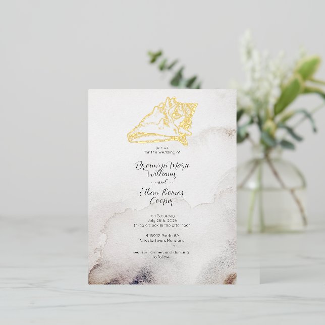 Budget Simple Seashell Sandy Beach Folie Einladungspostkarte (Stehend vorne)