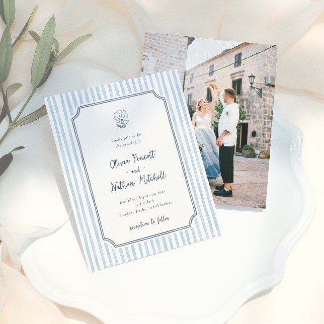 Budget Whimsical Retro Blue Stripes Wedding (Von Creator hochgeladen)