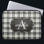Buffalo Kariert Chic Monogram Name Black Ivory Laptopschutzhülle<br><div class="desc">Schützen Sie Ihr Notebook stilvoll mit diesem trendigen Buffalo kariert chic Monogramm-Namen schwarz und Elfenbein Laptop-Ärmel. Die Laptop-Hülle enthält Ihren Initial und Namen in einem Chalkboard-Style-Label. Macht ein großartiges Geschenk! Auch in rot und schwarz - Teil einer Sammlung erhältlich.</div>