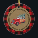 Buffalo Kariert schneiden Sie Ihren eigenen Baum V Keramik Ornament<br><div class="desc">Rot und Schwarz Buffalo Kariert Cut Your Own Tree Vintag Truck auf Kraft Weihnachtsschmuck</div>