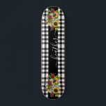 Buffalo Schwarz-weiß Sunflower Handgeschriebener N Skateboard<br><div class="desc">Dieses Design kann in dem Bereich personalisiert werden, der durch das Ändern des Fotos und/oder Textes zur Verfügung gestellt wird. Sie können auch angepasst werden, indem Sie auf Vorlage personalisieren klicken und dann auf die Schaltfläche klicken, um weitere Optionen anzupassen, um die Hintergrundfarbe zu löschen oder zu ändern, Text hinzuzufügen,...</div>