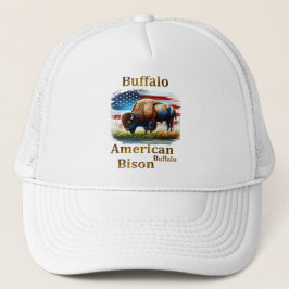 Buffalo Stehend auf Grasfeld mit amerikanischer Fl Truckerkappe