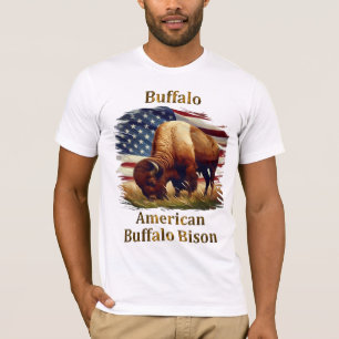 Buffalo Stehend vor amerikanischer Flagge T-Shirt