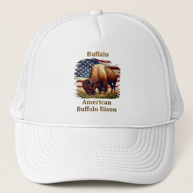 Buffalo Stehend vor amerikanischer Flagge Truckerkappe (Vorderseite)