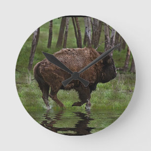 Büffel und Wald, Bison-Liebhaber Design Runde Wanduhr