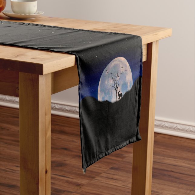Bug mit Big Rack gegen Vollmond Kurzer Tischläufer (Beispiel)