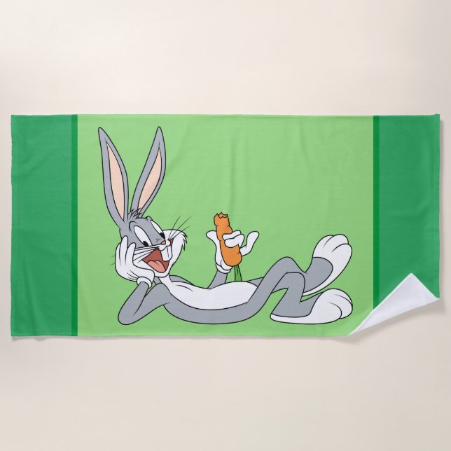 BUGS BUNNY™ Lay Down Eating Carrot Strandtuch (Vorderseite)