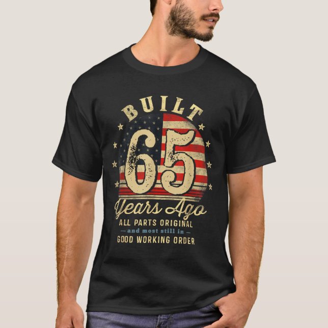 Built 65 Years Ago Funny 65th Birthday Usa Flag  T-Shirt (Vorderseite)