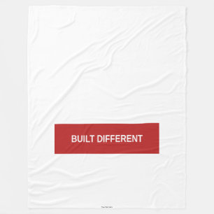 BUILT DIFFERENT Fleece-Decke — Roter Kasten-Throw Fleecedecke