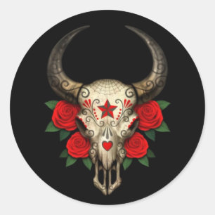 Bull Sugar Skull mit Rote Rosen auf schwarz Runder Aufkleber