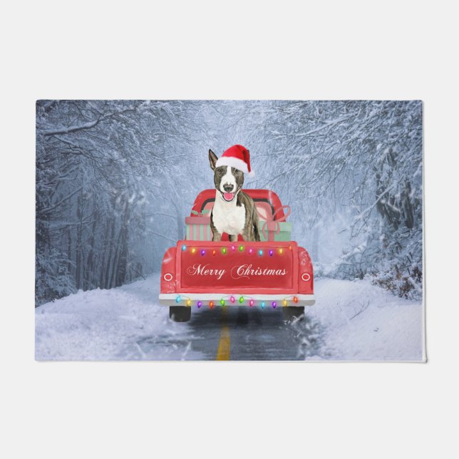 Bull Terrier Hund im Schnee sitzen in Weihnachten Fußmatte (Vorderseite)