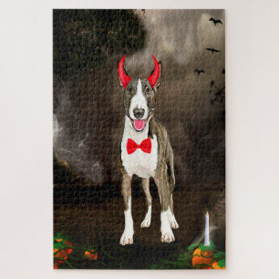 Bull Terrier Hund in Halloween Kostüm